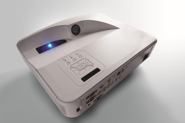 Christie Captiva DHD400S 1DLP ultra short throw projector | 140-012104-XX (white) | 140-032106-XX (black)