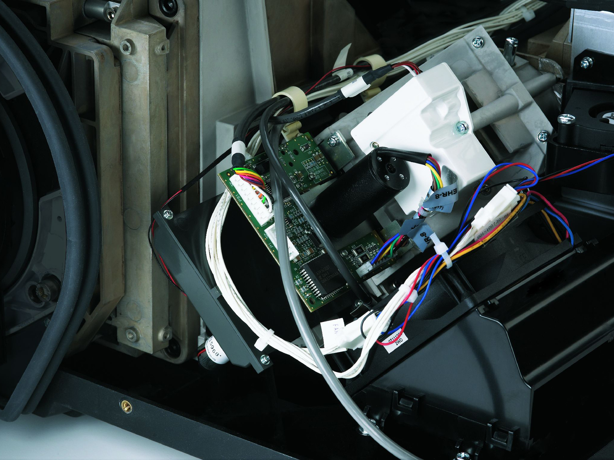 Mirage DS+6K-M SXGA+ 3D 3DLP projector | 118-054100-XX