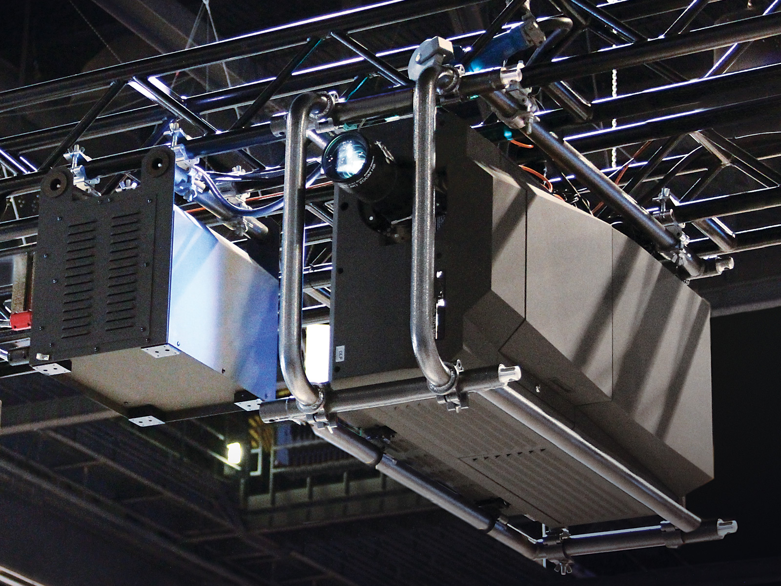 Roadie HD+35K 1080 HD 3DLP projector | 113-003104-XX