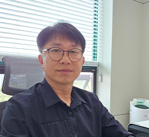 Eric Shim, Senior sales manager